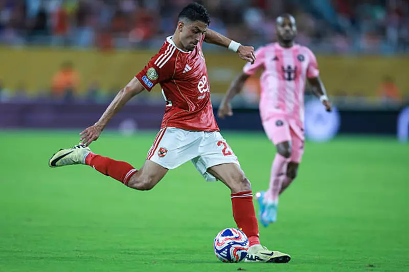 طاهر محمد طاهر لاعب الأهلي
